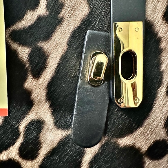 Cavalcanti calf bag NWT Comes with a free fendi designer Jewerly or scarf. - Picture 7 of 12